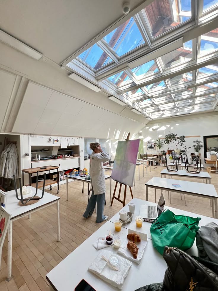Study Bachelor of Arts in Film, Television and Scenography at Heffring University